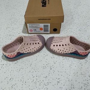 Native toddler Girls size C6.